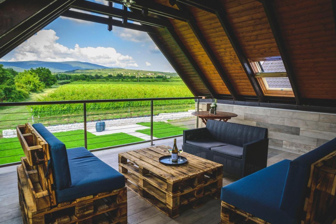 Dominium Pinceszet Es Panzio Bed & Breakfast Gyongyos Ngoại thất bức ảnh