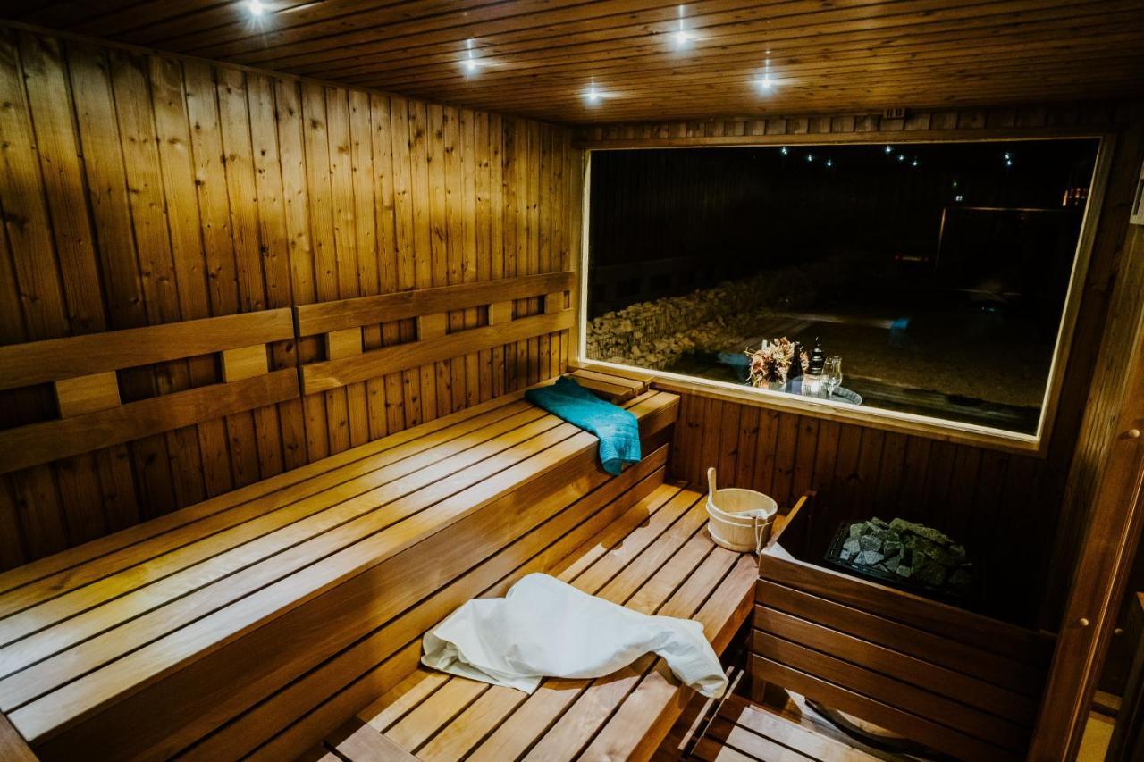 Dominium Pinceszet Es Panzio Bed & Breakfast Gyongyos Ngoại thất bức ảnh