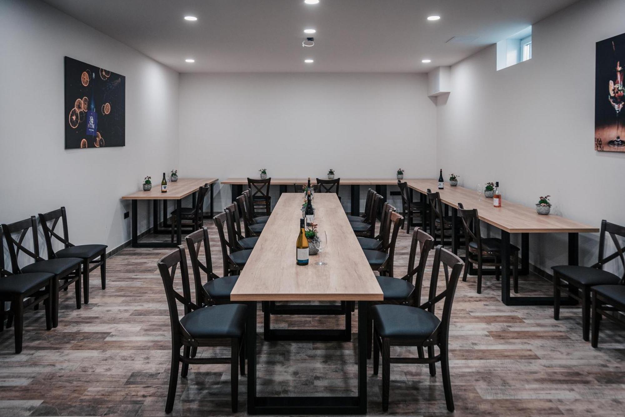 Dominium Pinceszet Es Panzio Bed & Breakfast Gyongyos Ngoại thất bức ảnh